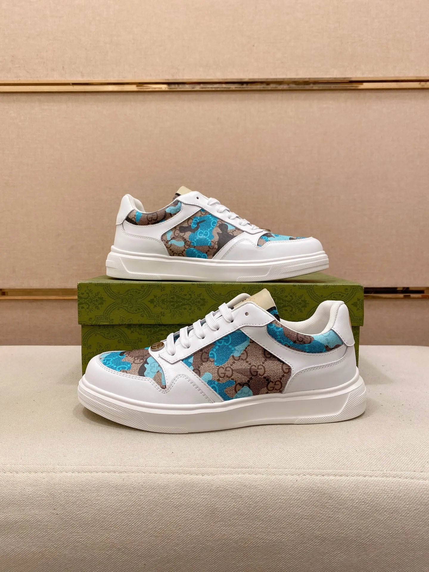 Ex-factory price 400💰【Gucci】Gucci men’s latest series of casual shoes! The official website is built 1:1. The upper is made of imported high-quality cowhide, and the lining is made of high-quality sheepskin, which is soft and comfortable. Picky selection of materials and exquisite workmanship give you the best enjoyment. Number of yards: 38-44 yards.